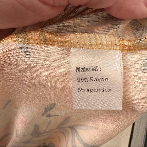 Niloufo brand. Size large short sleeve top. Tropical print top. - Picture 7 of 7